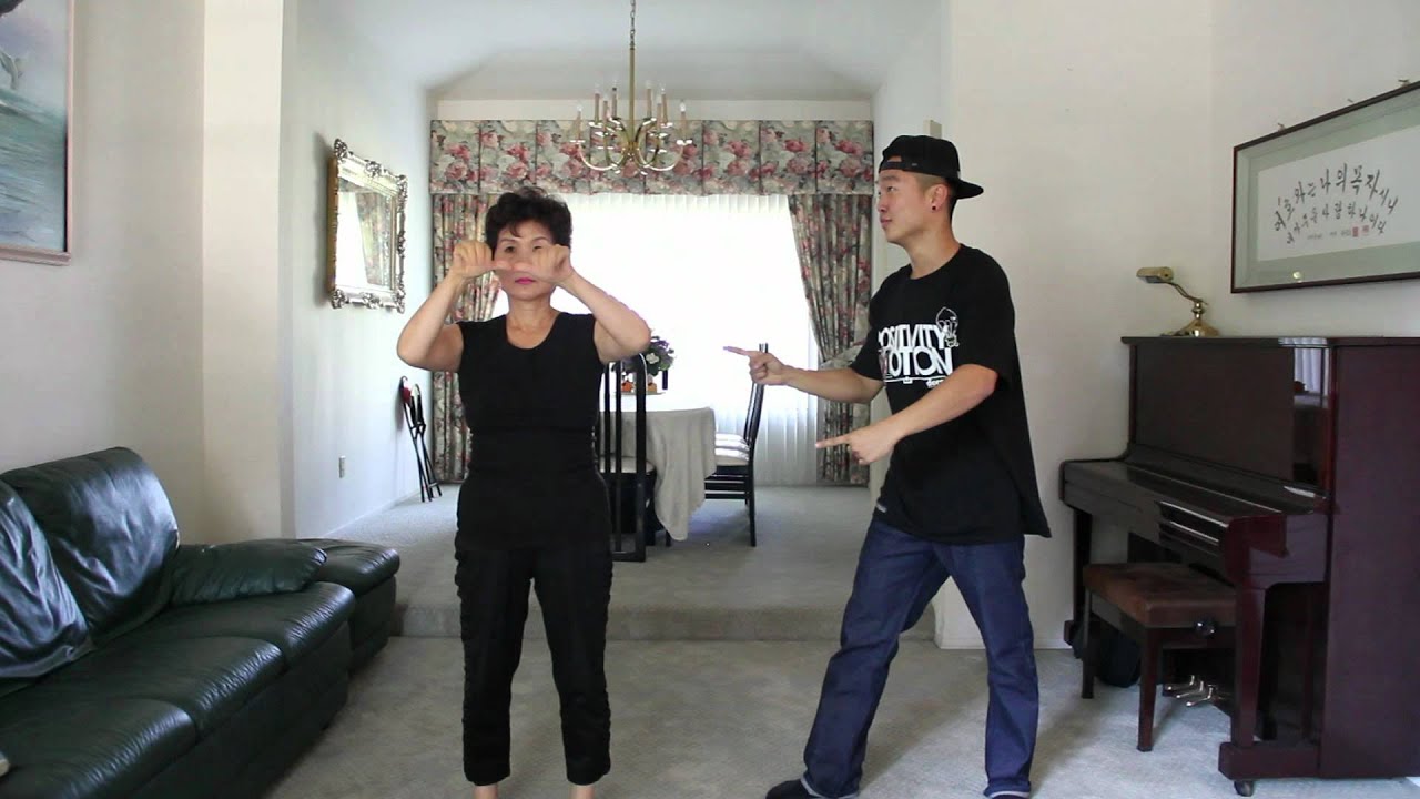 GANGNAM STYLE MOM