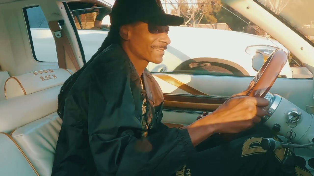 Snoop Dogg – Coming Back (feat. October London & Nefertitti Avani) [Official Visualizer]