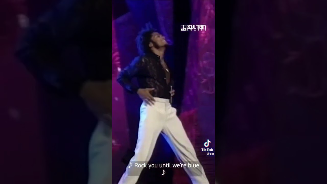 Maxwell Doing A Little Somethin Somethin | Soul Train Awards ’22 #shorts #soultrainawards22