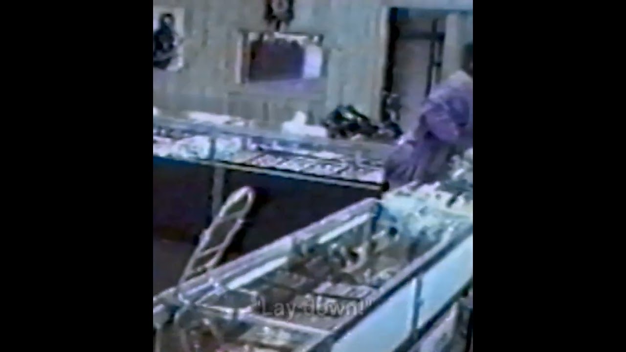 Dramatic Jewelry Store Robbery #caughtoncamera #cctv #shorts
