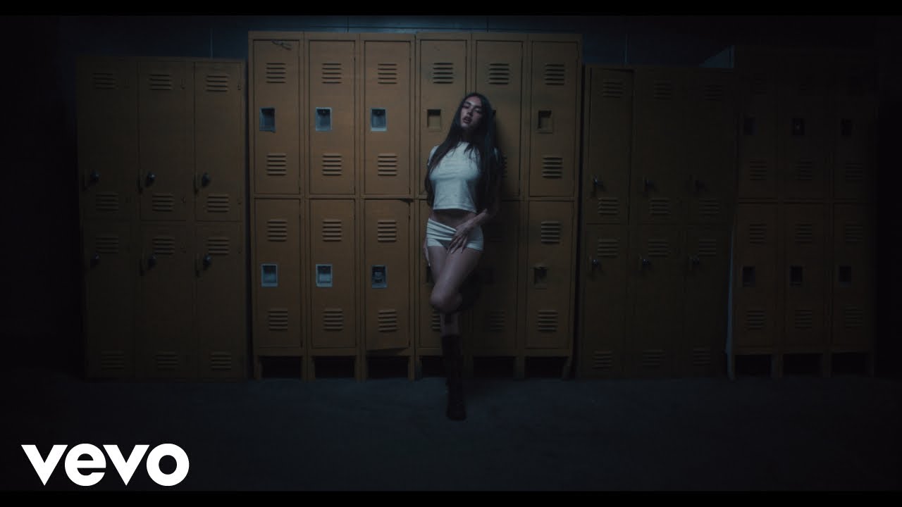 Madison Beer – 15 MINUTES (Official Music Video)
