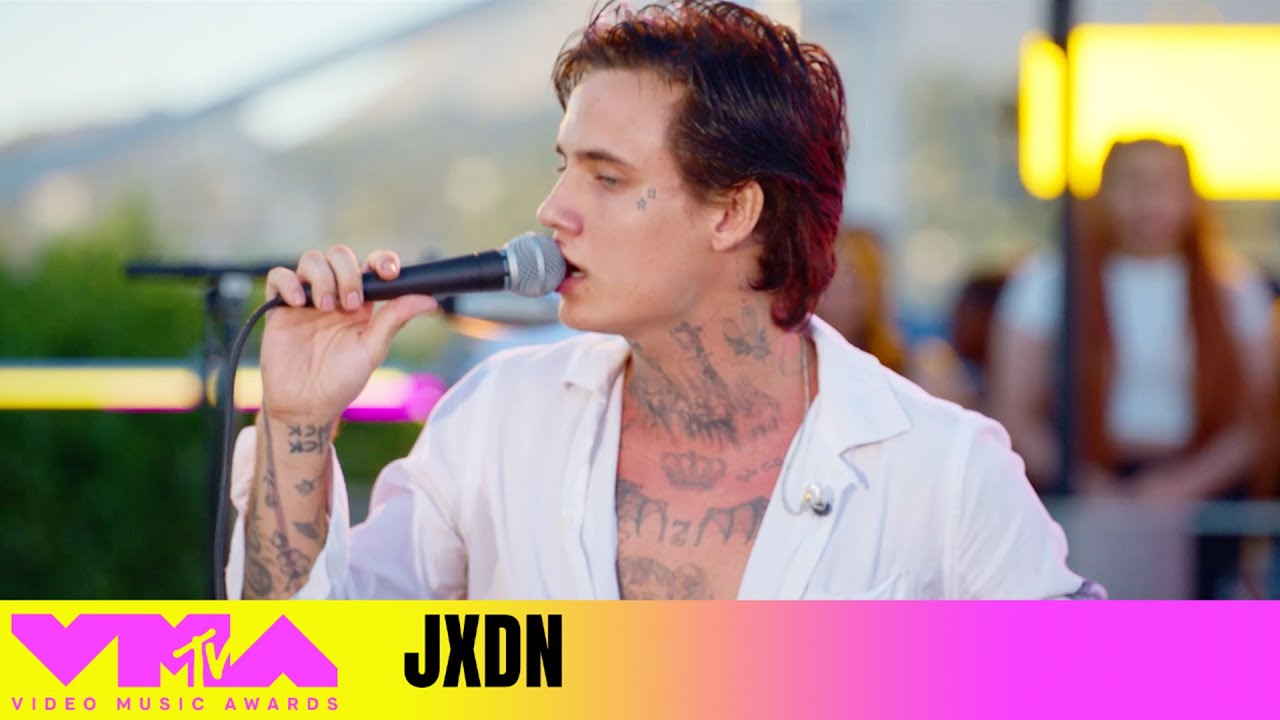 JXDN Performs “Sad October” to a Happy Crowd of Fans | MTV Live: VMA Countdown