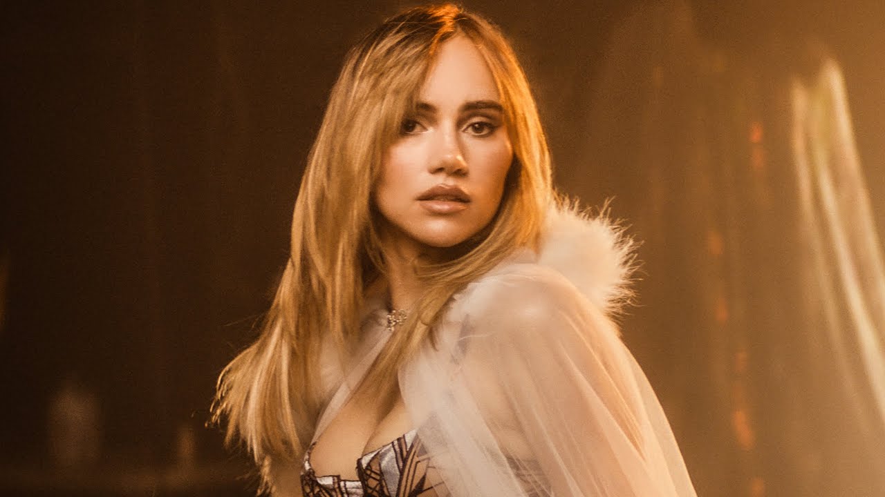 Suki Waterhouse – Model, Actress, Whatever (Official Video)