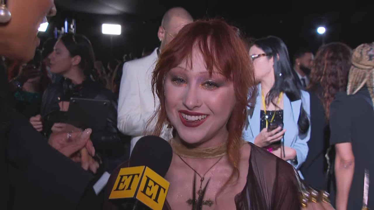 Why Chappell Roan YELLED at VMAs  Photographers (Exclusive)