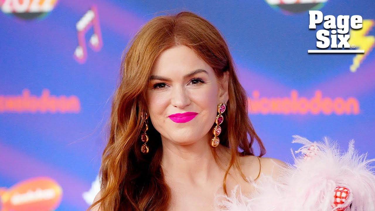 Isla Fisher pokes fun at newly single status in airline commercial