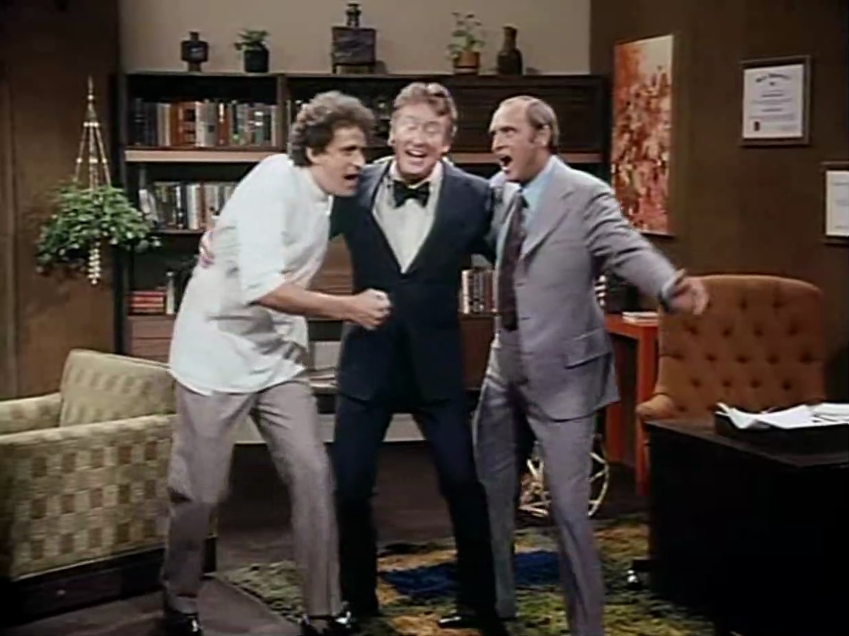 Bob, Jerry and The Peeper sing “I’m Looking Over a Four Leaf Clover” | The Bob Newhart Show (1972)