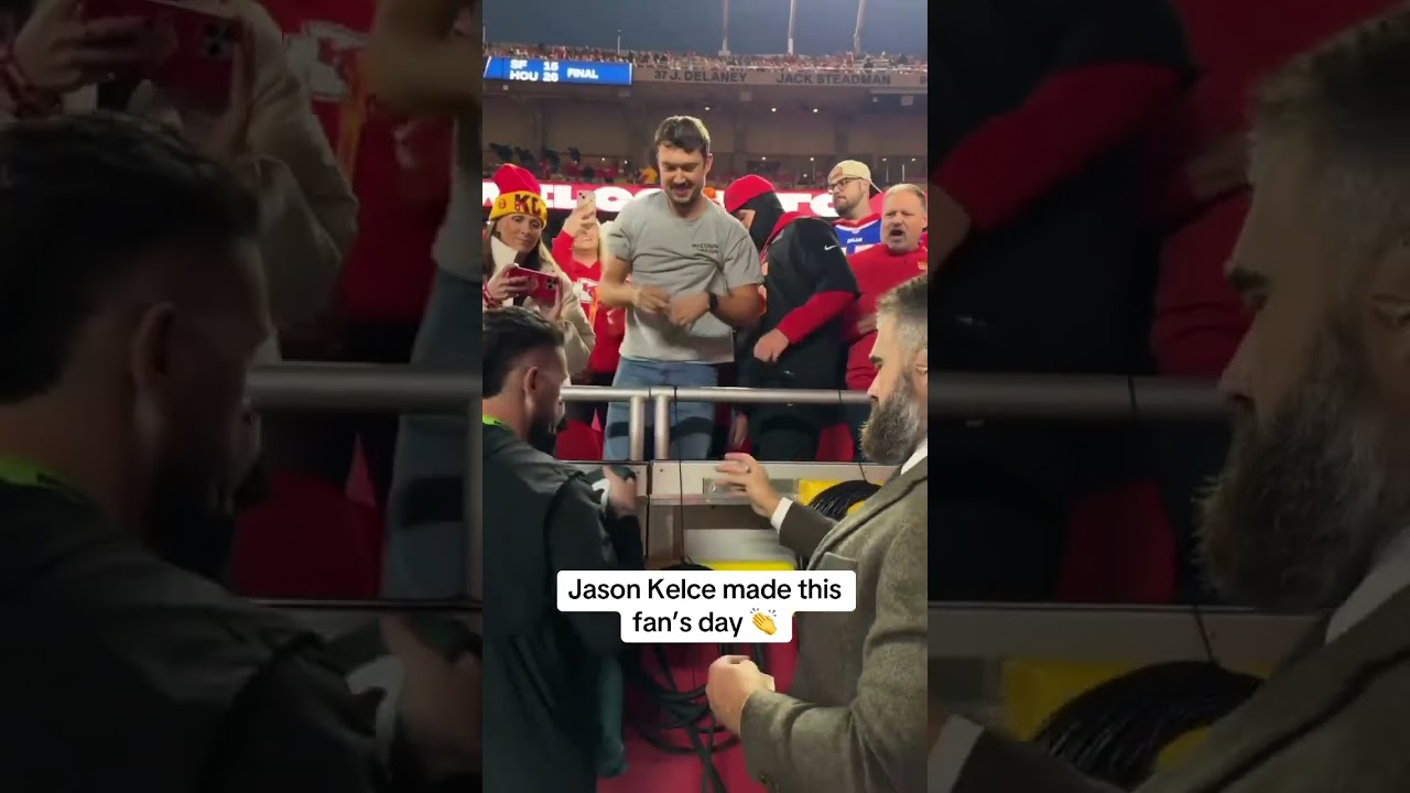 Jason Kelce signed his Eagles jersey ahead of Commanders-Chiefs 🔥