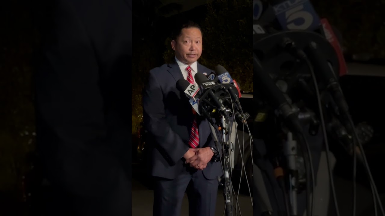 LAPD’s Alan Hamilton held press conference outside the home of Rob Reiner and his wife #shorts