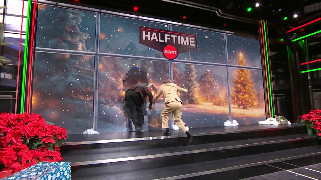 Shaq beats Kenny to the board and runs through the wall 😂 | NBA Tip-Off