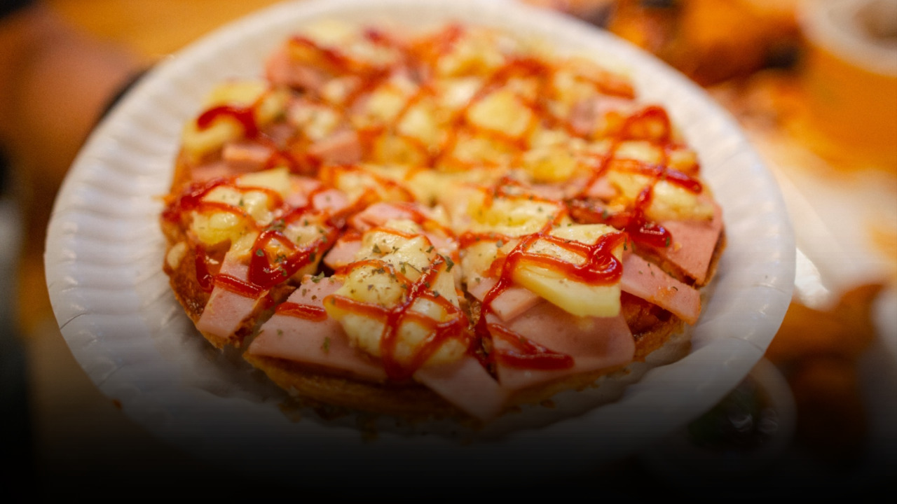 Ham & Banana Crispbread Pizza