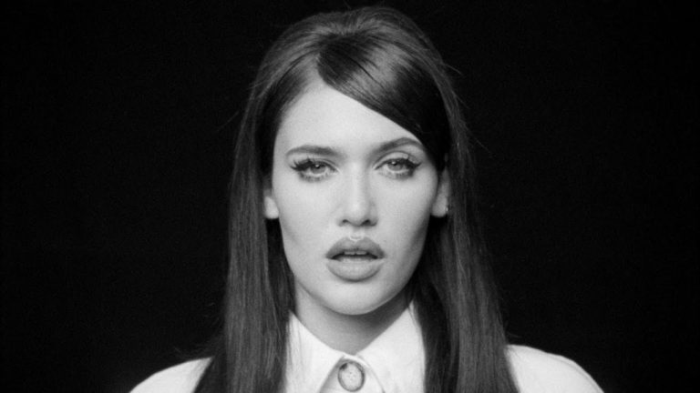 SIENNA SPIRO – Die On This Hill (Official Music Video)