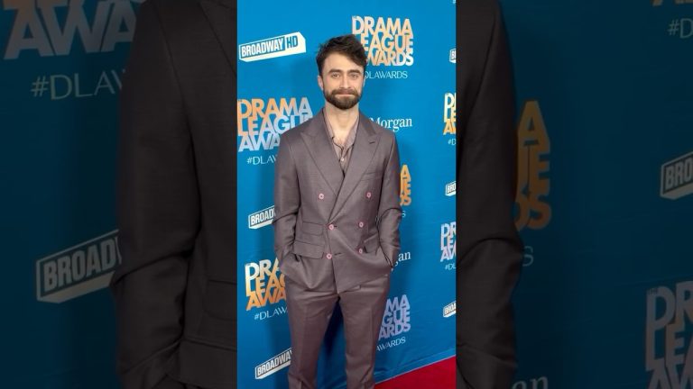 Dan looking so handsome😍