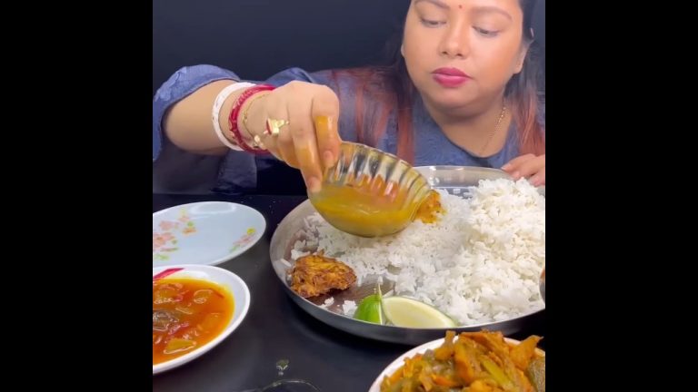 SPICY EGG CURRY🔥 BASMATI RICE || #shorts #mukbangn #asmreating #mukbangasmr #asmr