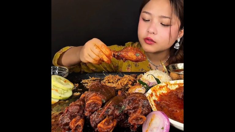ASMR: EATING SPICY CHICKEN CURRY🔥 BASMATI RICE || #shorts #mukbangn#asmreating #mukbangasmr #asmr