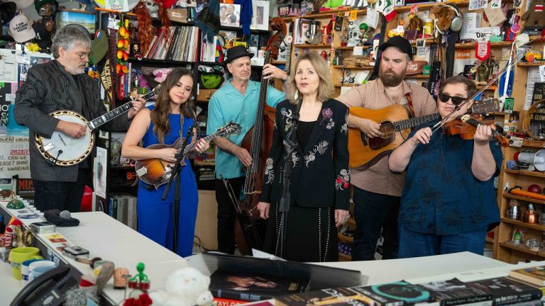 Renée Fleming & Béla Fleck: Tiny Desk Concert