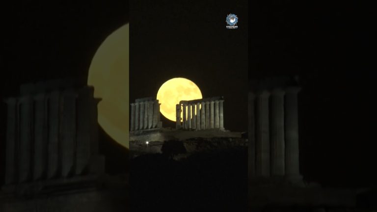 Strawberry full moon rises over Temple of Poseidon in Greece | #shorts #fullmoon