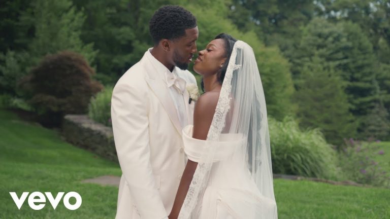 Coco Jones – Love Me Through (Visualizer)