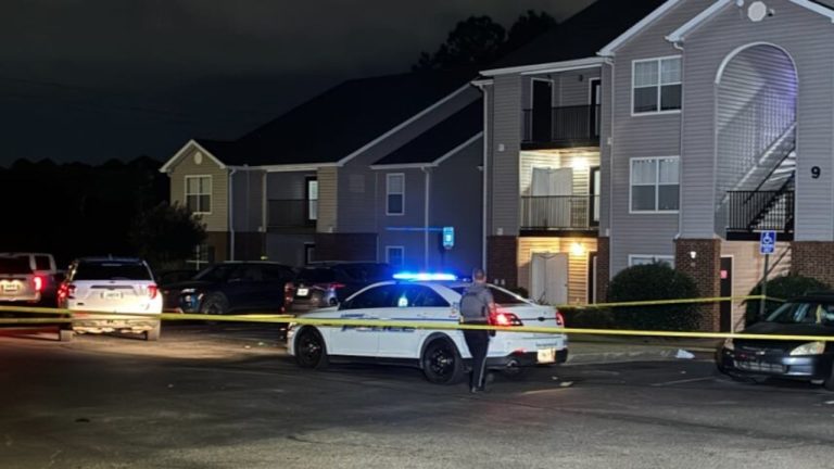 Deadly shooting leaves 2 dead at apartment complex
