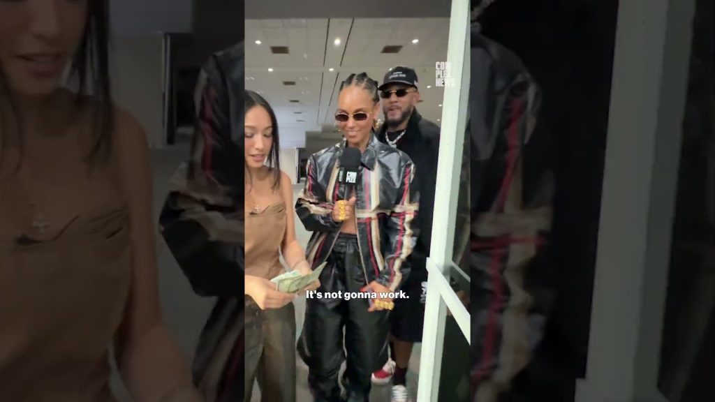 Alicia Keys gets wowed at #ComplexCon #IWAM