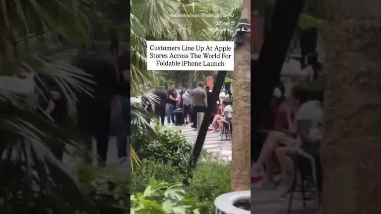 Customers Line Up At Apple Stores Across The World For Foldable iPhone Launch